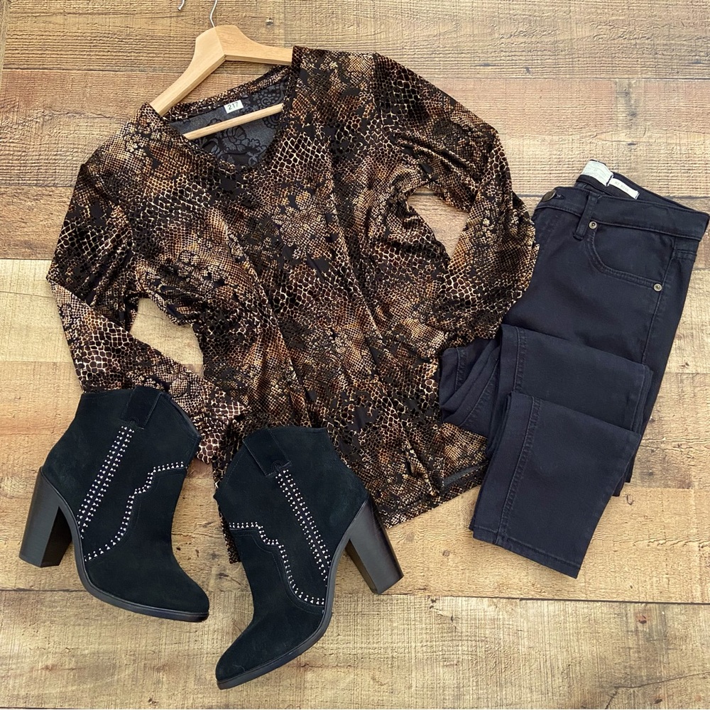 Snakeprint Burnout Blouse 💛 So Pretty - Picture 5 of 8